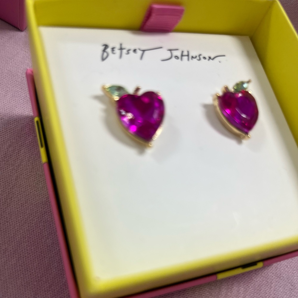 NWT ⚜️💖⚜️ Betsey Johnson Gorgeous Gem Apple Stud Earrings - Picture 8 of 10